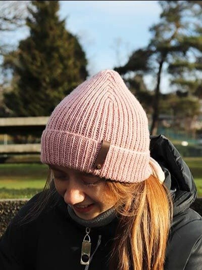 Queen Ribbed Winter Knit Hat Pattern product image (1)