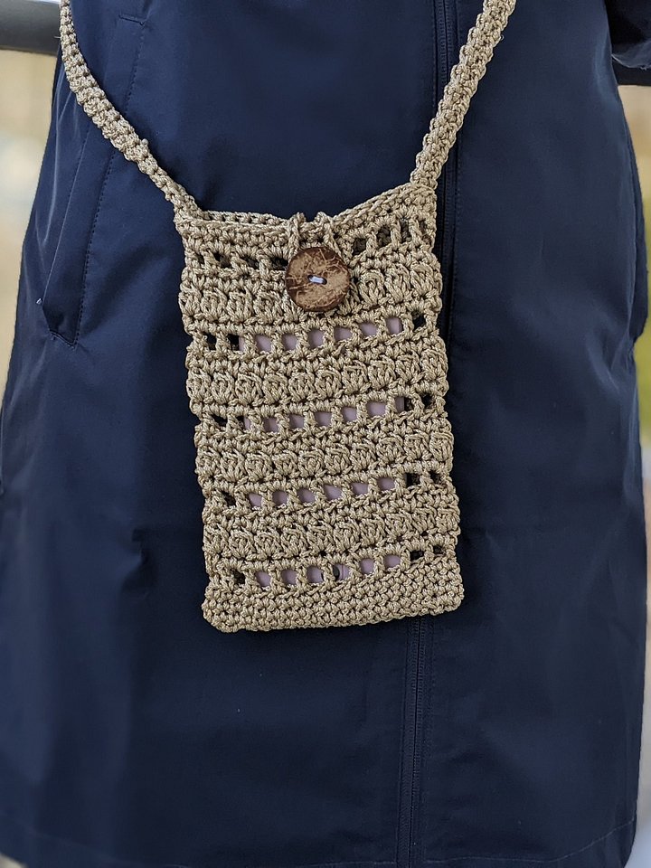 Crochet Smartphone Bag Pattern (with Button) product image (1)