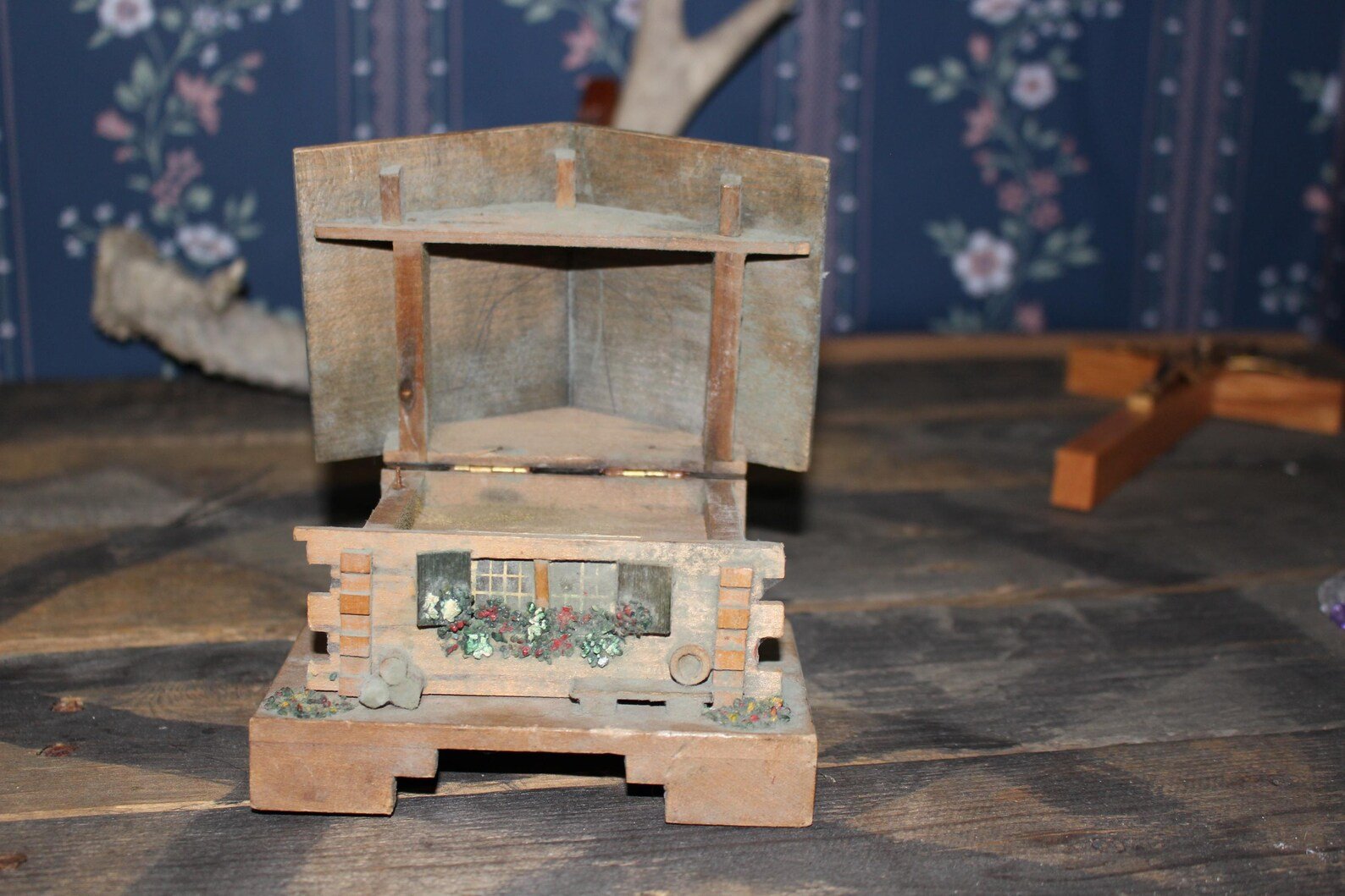 Artifact No.35 - Creepy House Music Box product image (2)
