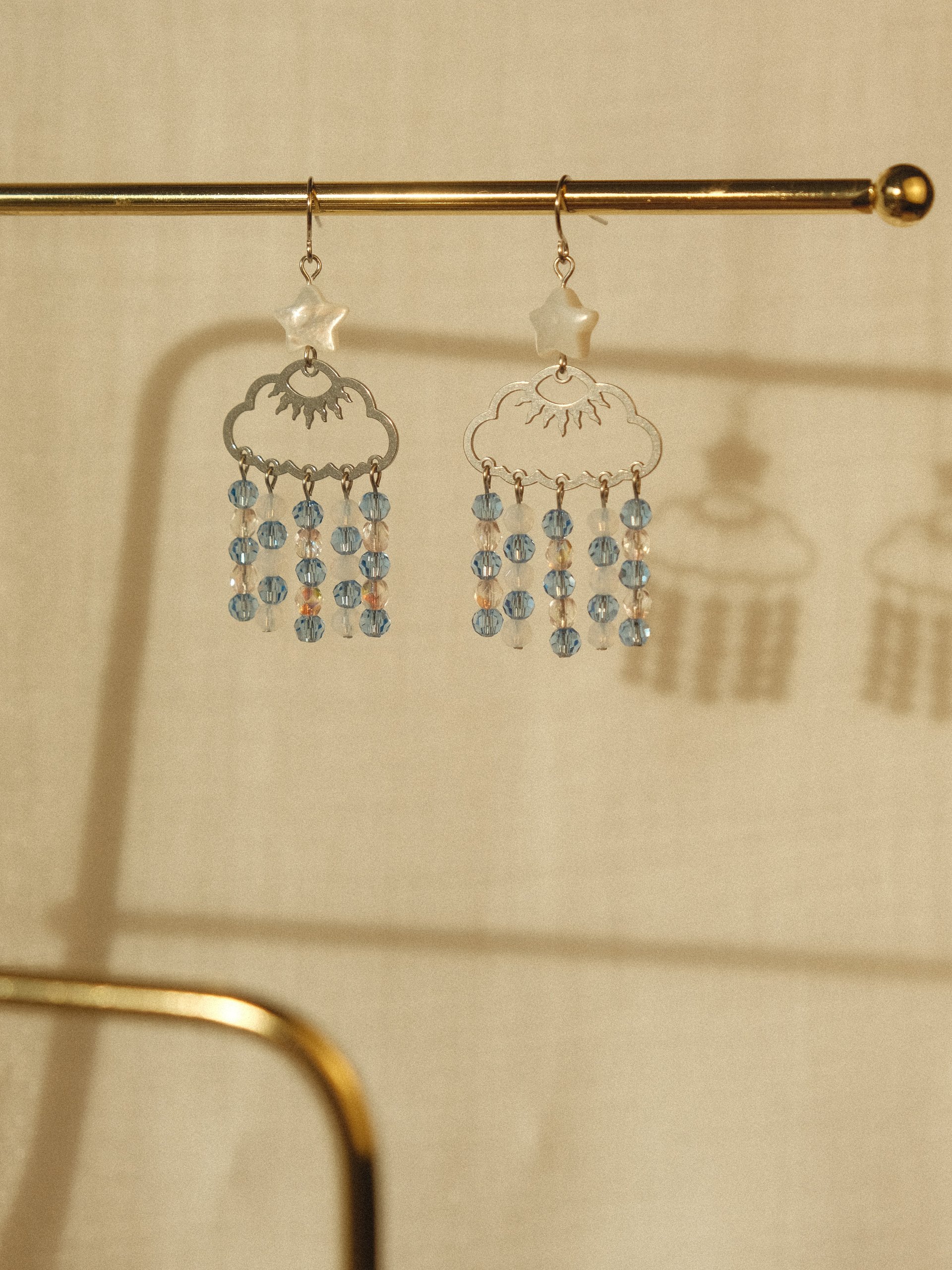 Mother-of-pearl cloud earrings product image (3)