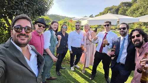 É sempre incrível estar entre família e amigos, especialmente para celebrar algo tão incrível como casamento da @xanamarquezz...