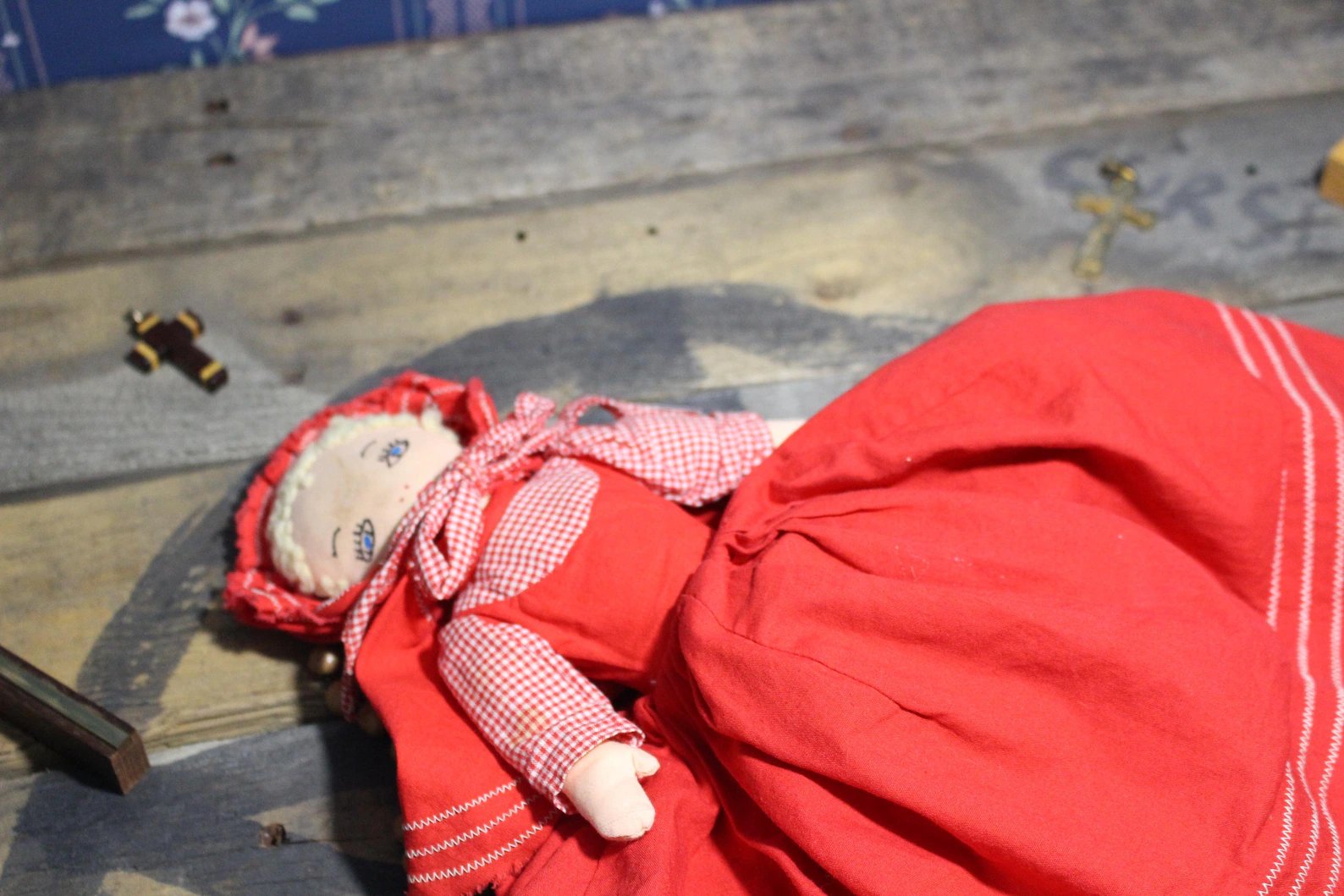 Artifact No.16 - Creepy Topsy Turvy Red Riding Hood Doll product image (2)