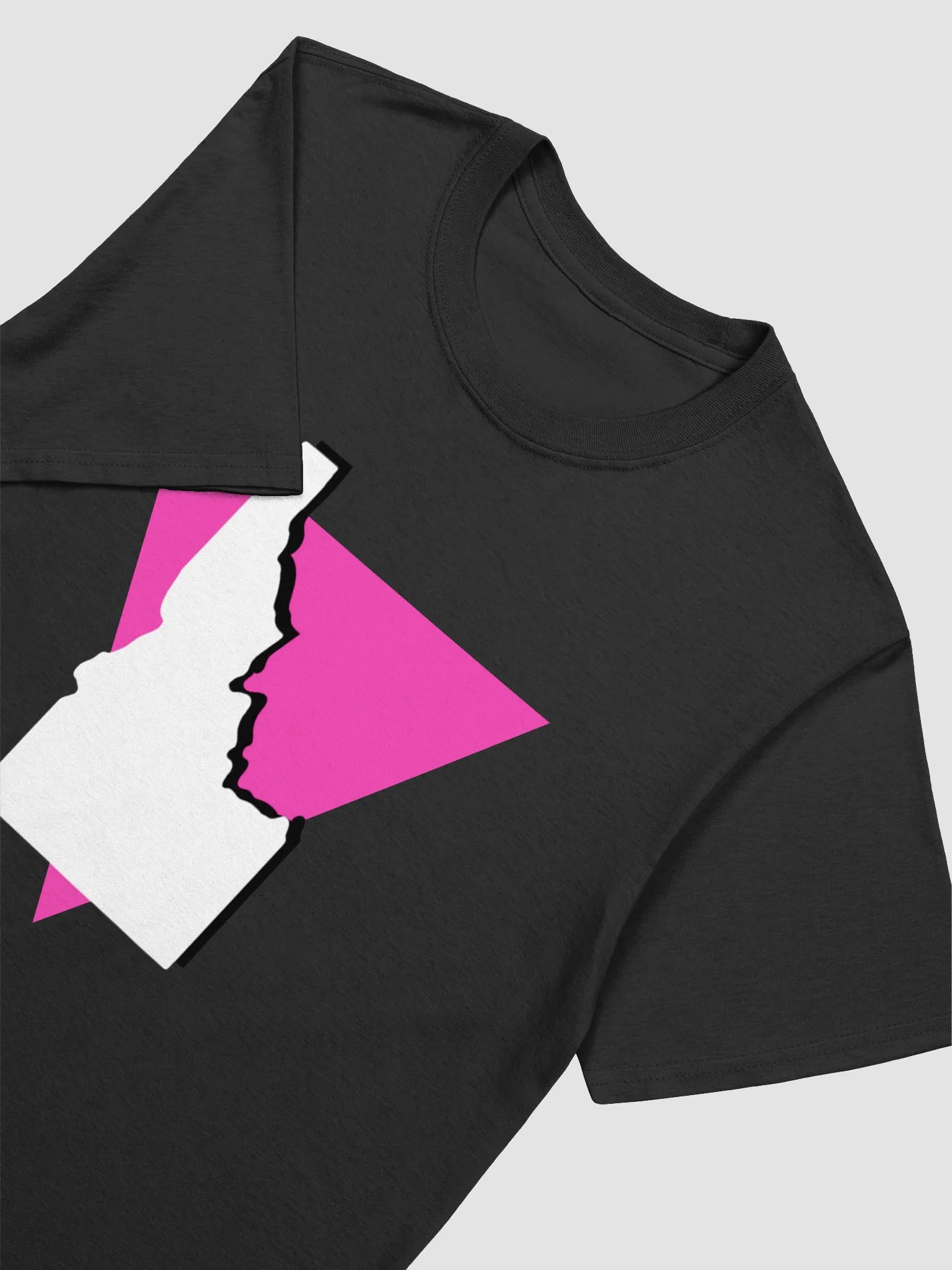 "PINK TRIANGLE" dark t-shirt product image (2)