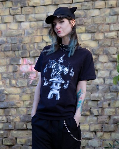 Did you check out my last design? 👀
All links are in the bio 🌸

#alternativestyle #bakeneko #streetwear #digitalart #fashion