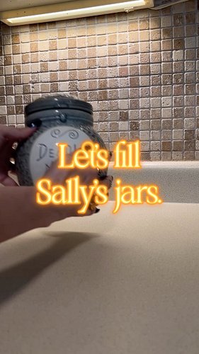 I don’t know why they don’t sell them in these sizes anymore. If you find Sally’s jars in store they are all the same tiny si...