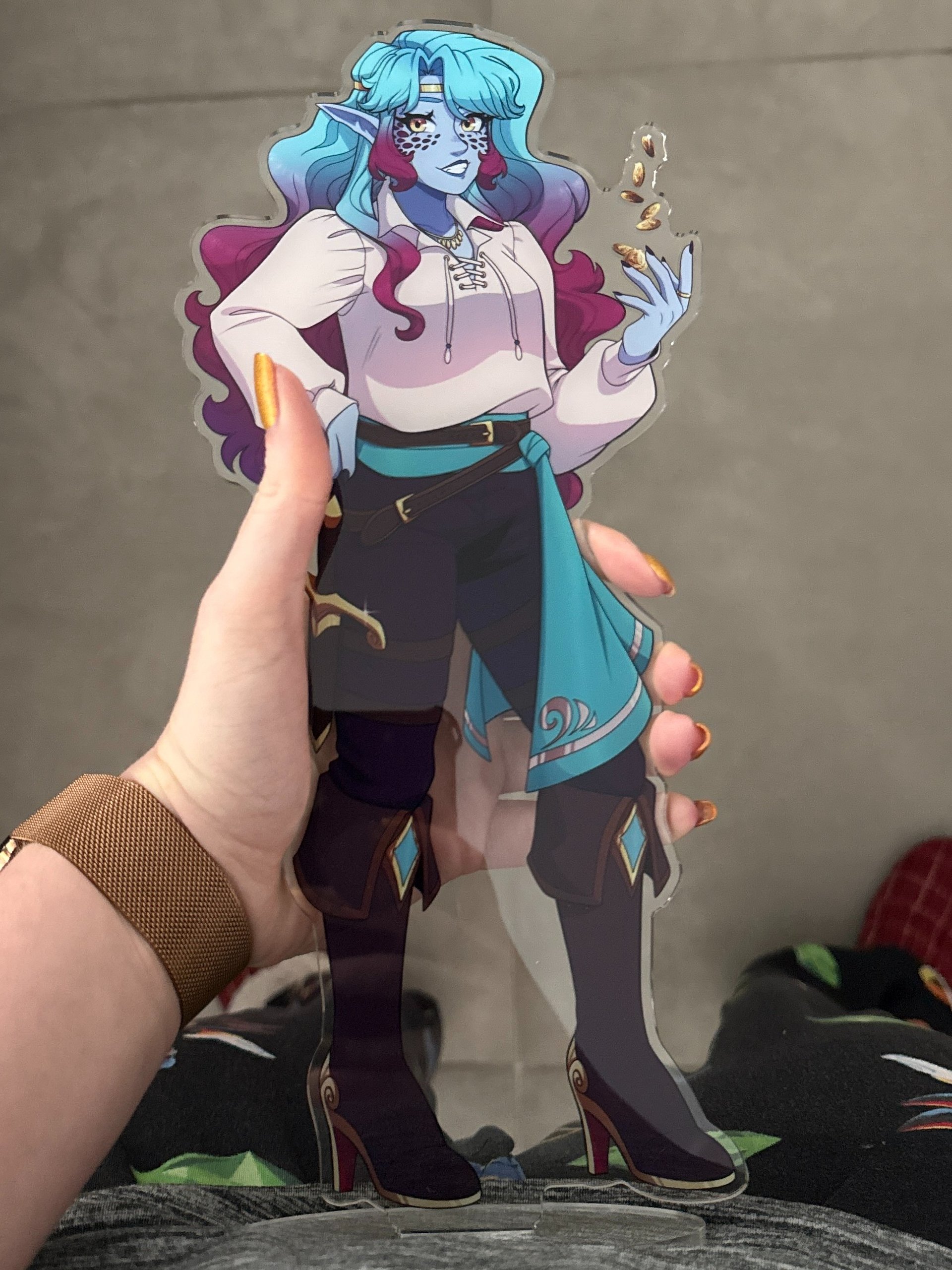 Amara Mega Acrylic Stand (FLAWED) product image (4)