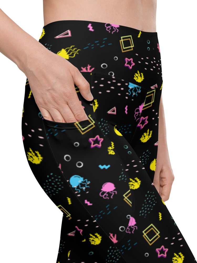 Shifty Seas dark pattern pocket leggings product image (1)