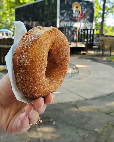 Let's be honest... sometimes the food is just as exciting as the treasures. 😍🍩

Fresh donuts, BBQ, kettle corn, homemade pies...
