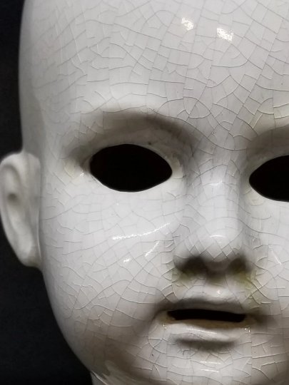 Original Creepy Doll Head Lamp product image (4)