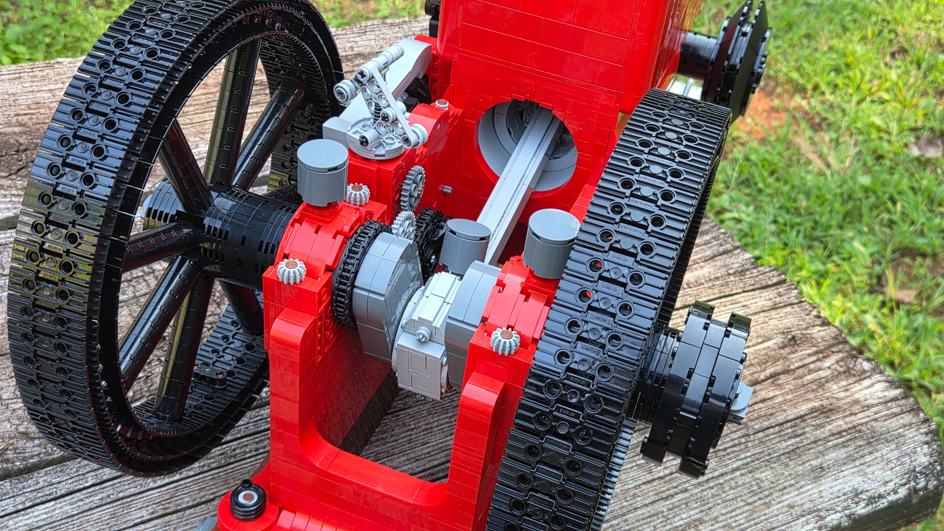 Red Flyer Vacuum-Powered Hit-&-Miss Engine MOC Instructions product image (5)