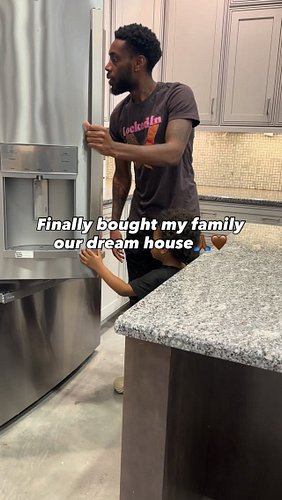 My cameraman/wife was FIRED immediately after this video🤦🏾‍♂️ 

Comment/Repost to help grow our family channels!🙏🏾🤎

 #couple...