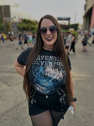 Still crying happy tears over seeing @goodcharlotteband & @avengedsevenfold 🤍

A7X has been one of my all time favorite bands...