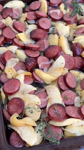 Party like it’s 1776 with this easy recipe for Sheet Pan Sausage and Apples, inspired by Alexander Hamilton’s real life favor...