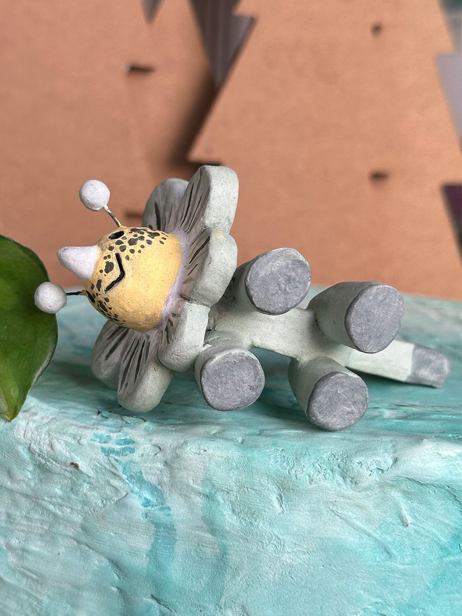 Spring Burst Ceratopsid Ceramic Spill product image (5)