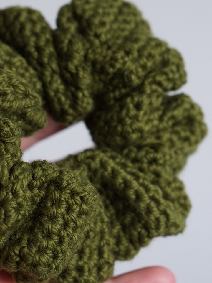 Easy scrunchie crochet pattern product image (1)