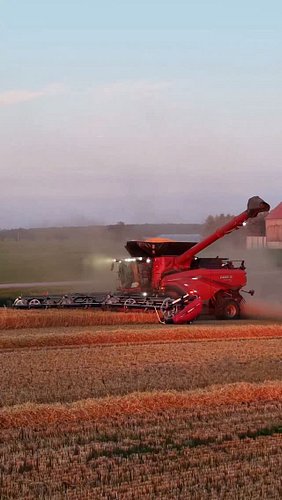 Started out harvest with a different color machine!
Thanks to the @equipmentont team for a great demo!!
#case #af10
