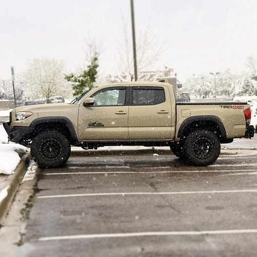 It’s as if this Taco said, “I see your 6 inches of snow and raise you 3 inches of lift.” 👏

#Boulder #trucks #bouldertruckclub