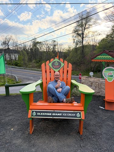 I’ve got my own Giant Chair photo, and so should you! #icecream #catskillcreamerytrail #catskills