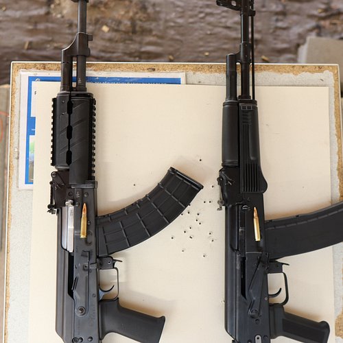 Gauche Zastava M05 E2 en 7,62x39mm
Droite Saiga MK102 en 5,56x45mm

On les compare dans la vidéo sortie hier sur YouTube

#AK...
