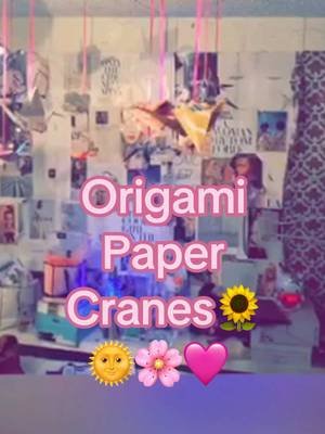 💕🎀🌷#spanishguitar 🌞💃💕 #origami #papercraft #papercrane #onthisday 🪩🌸