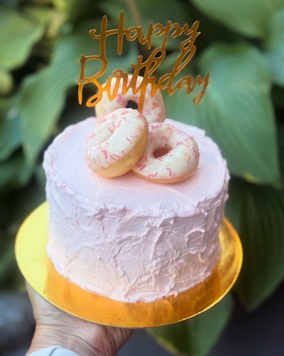 🎂✨ Who says you need a giant cake to celebrate? Sometimes a little mini is all you need to make a birthday feel extra sweet 🎉...