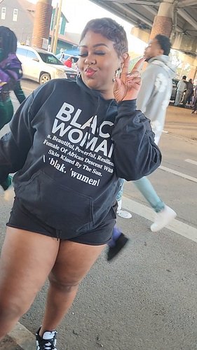 New Orleans, Madi Gras on the seen. Black Woman Hoodie 👀