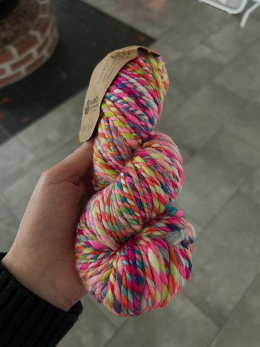 This might be the prettiest yarn I’ve ever seen!! 😍😍😍 Thank you @purlsoho - I’ll definitely be grabbing more. 🥰🧶