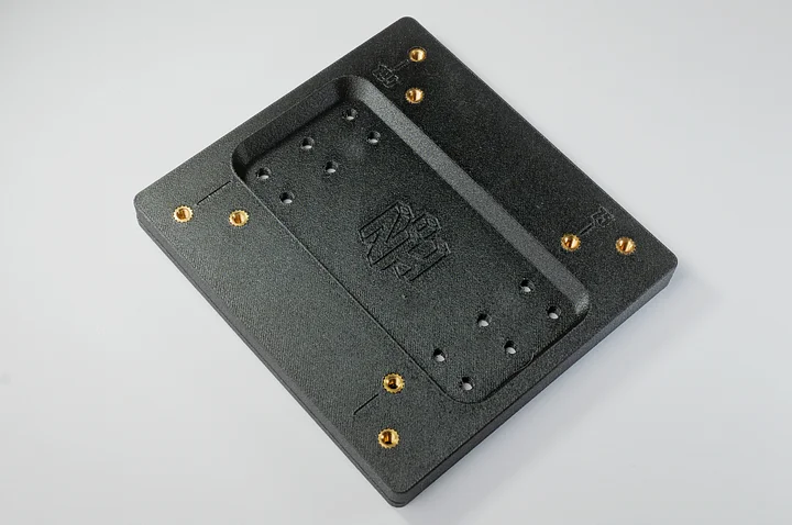 Portable Monitor 2 to 4 VESA Screw Adapter product image (2)