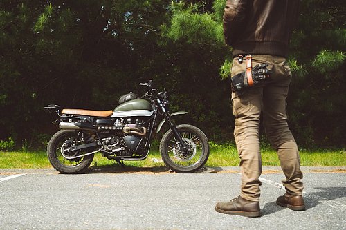 Hit the road without loosing your gloves.. or keys. Also don’t forget to take them out of the ignition!