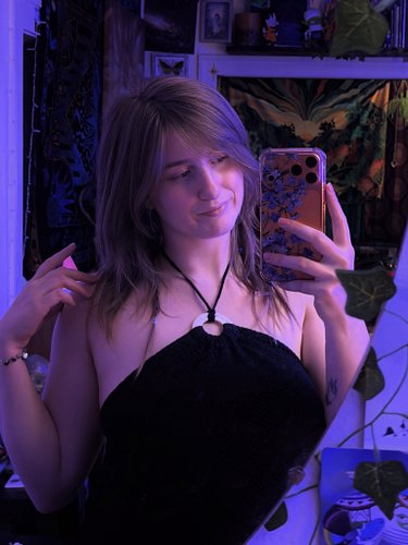 found a super throwback top at the thrift and it is so much cooler than I expected ;w; #2000s #2000sfashion
