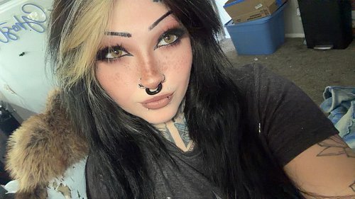 I haven’t taken simple selfies in a couple months. So there will be two posts of similar photos IM SORRY.