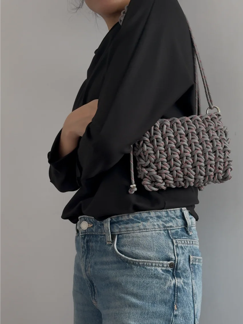 EMAN | The Easy Slouch Bag in Grey product image (3)