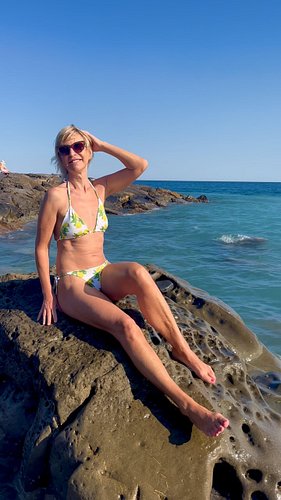 Easy bikini lemons🍋🍋🍋 
Not easy to be a model 😀
Our bikini and one-piece swimsuite are available on our e-shop in many colors...