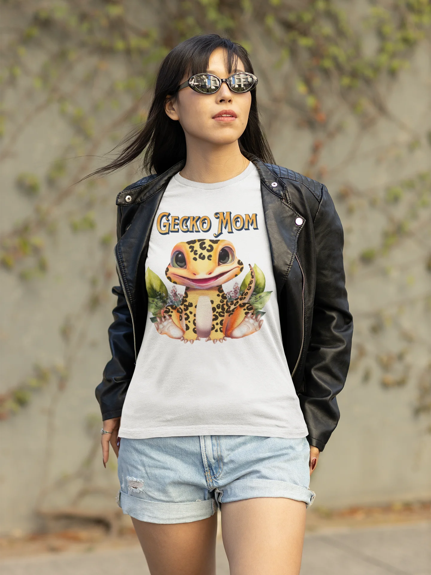 Gecko Mom Tee product image (1)