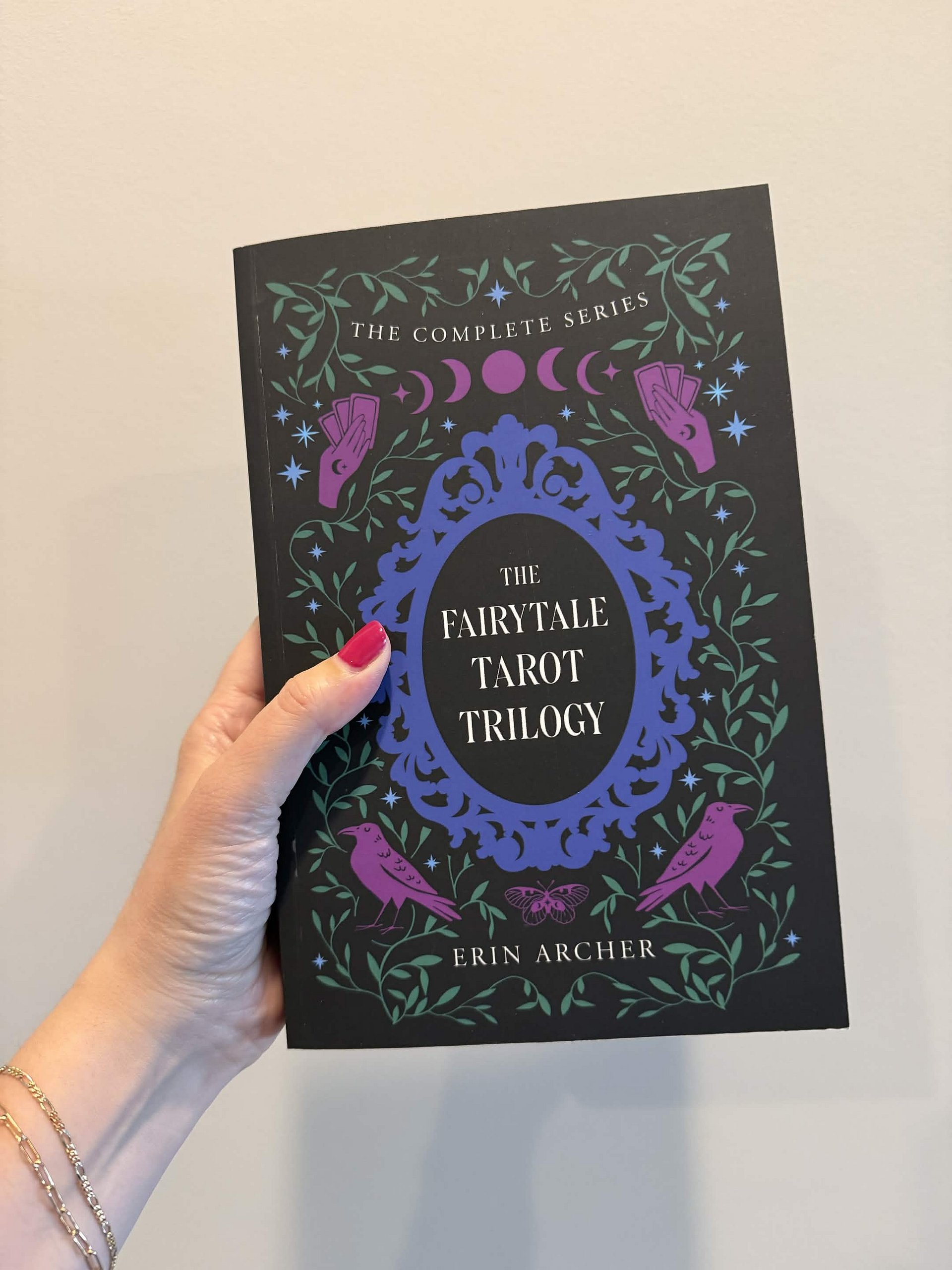 Fairytale Tarot Hardcover Omnibus-SPRAYED EDGE product image (2)