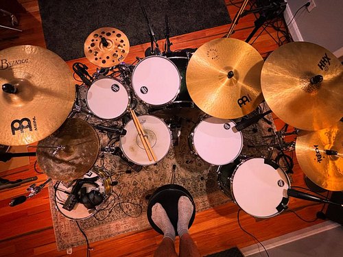 I’ve become everything I hated 😂 @mitta_norath needs more toms! 💀 #drums #drumkit #tamastarclassic #spinlightstudio #drummer
