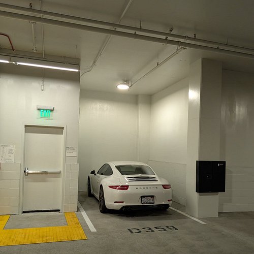 Best protected parking spot 

#porsche911 #dailydriver