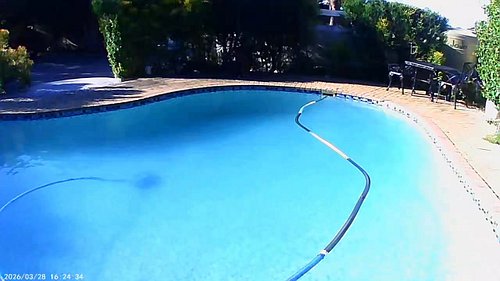 Testing my gopro under water. Maar reg vir die shark cadge diving wat voor lê.