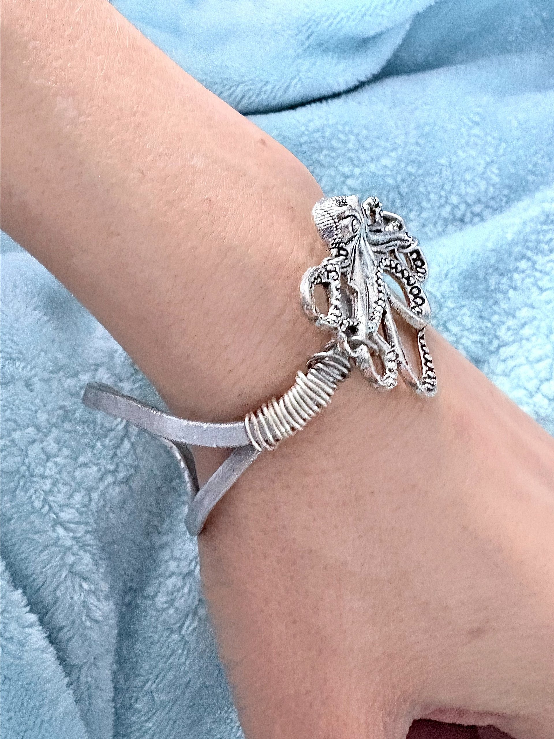 MFD-00309 | Tidal Embrace Octopus Adjustable Bracelet product image (3)