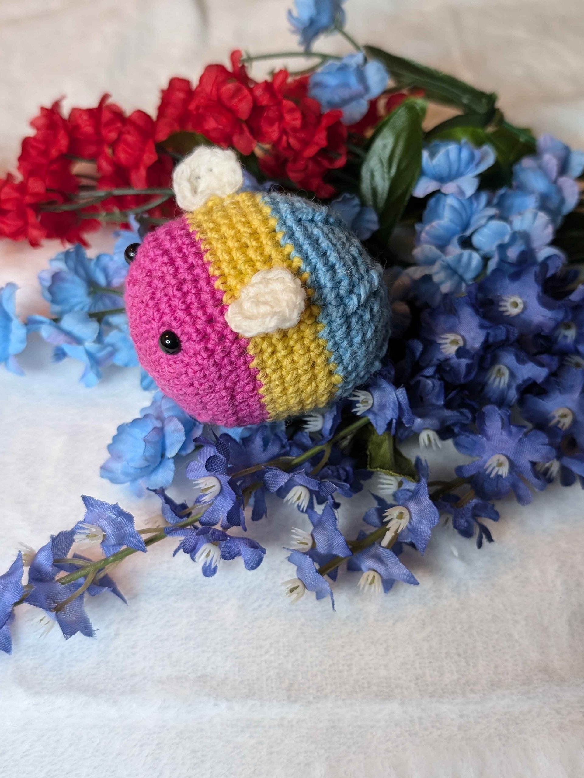 [PRE-ORDER] Pansexual Bee Plush product image (2)