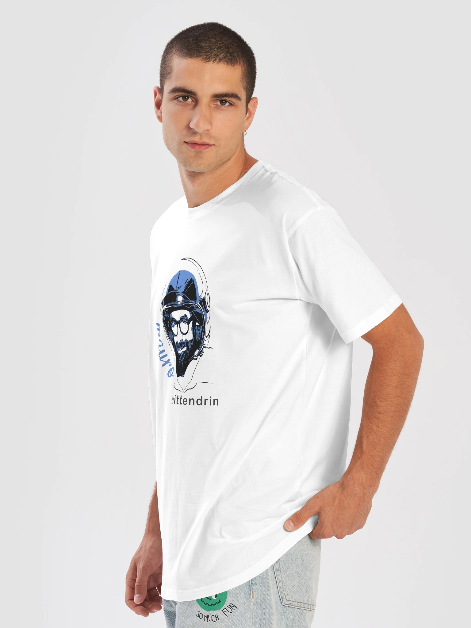 „MITTENDRIN“ T-Shirt (Unisex) product image (7)