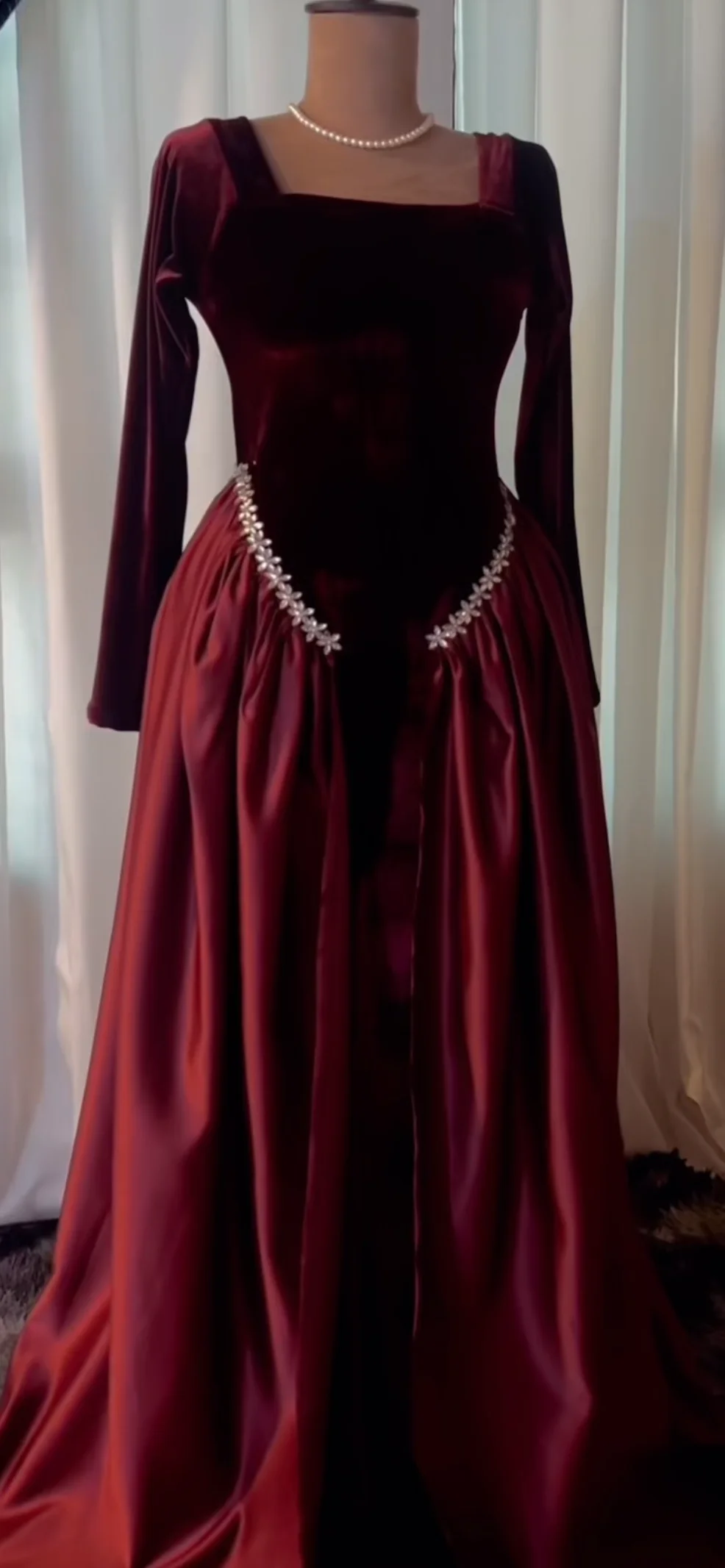Luxury dress product image (1)