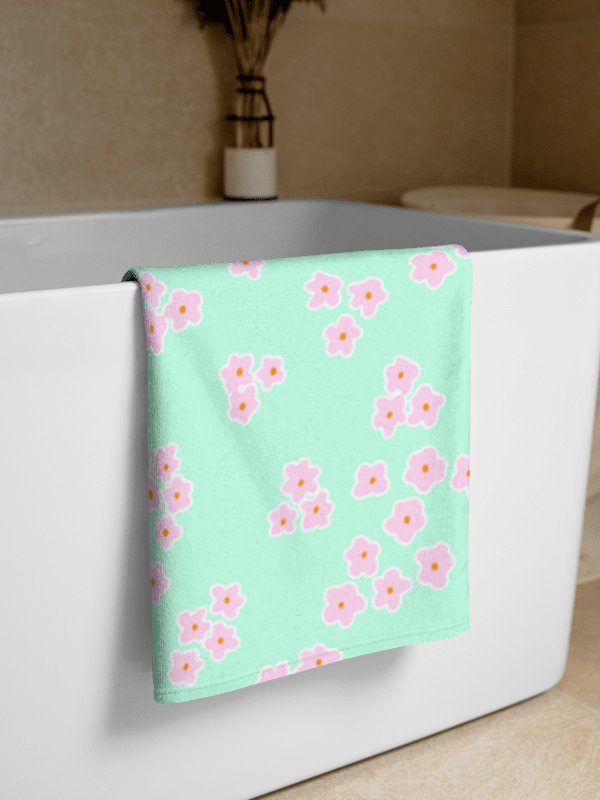 TINY DAISY - FRESH MINT BEACH TOWEL - Gänseblümchen Türkis Handtuch product image (1)