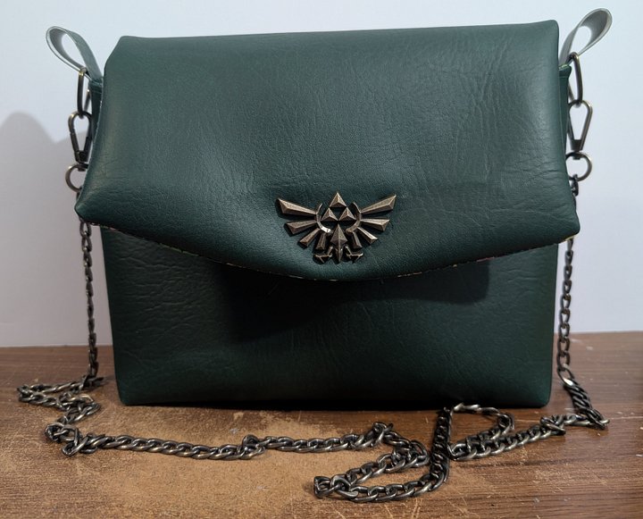 Green Purse with hidden secret. product image (1)