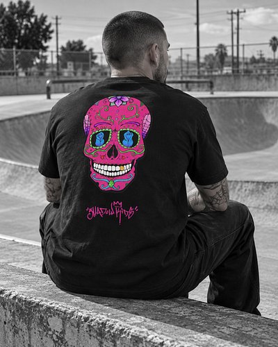SKCC DOTD Skull T.

Original hand-drawn shirt artwork by xADROCx—not AI-generated. Model and setting created with AI.

A new ...