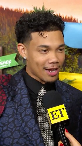 Thank You @entertainmenttonight & @cassiedilaura 💙 #camprock #roshonfegan #disneychannel