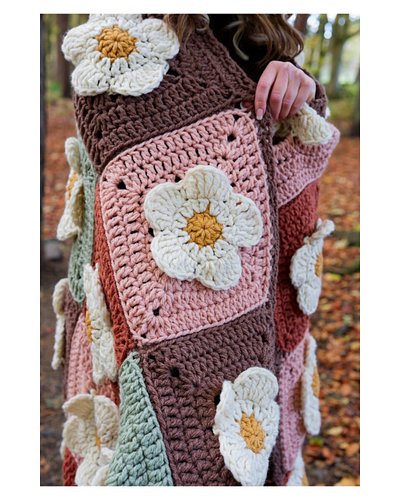 🤎Comment PETALS below and I’ll send all the links for the free pattern, video tutorial, and PDF version  straight to your DMs...