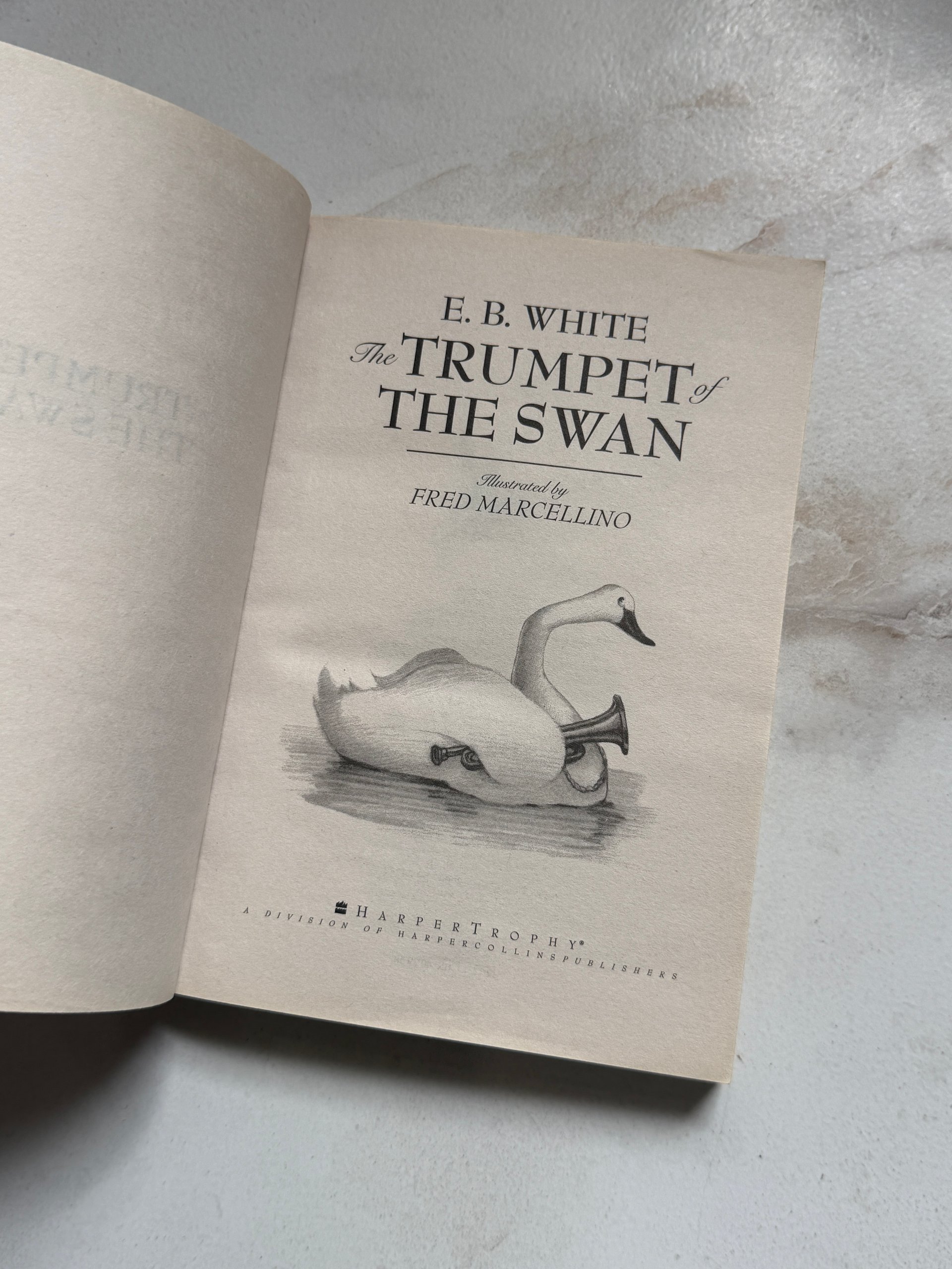 2000 The Trumpet of the Swan | E. B. White | Illustrated by Fred Marcellino | HarperTrophy Paperback product image (2)