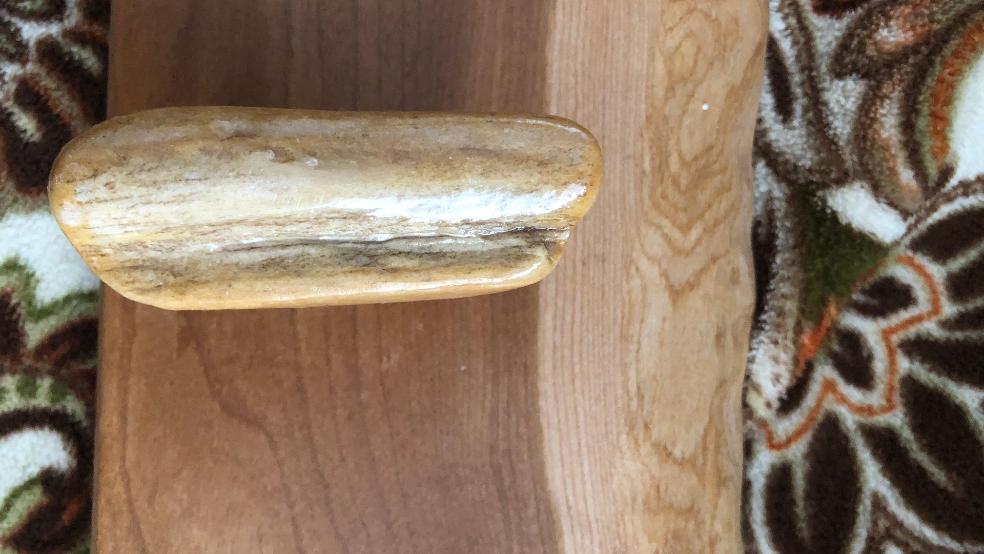 20" x 5" beach stone and cherry wood coat/ towel rack - 4 stone hooks product image (3)