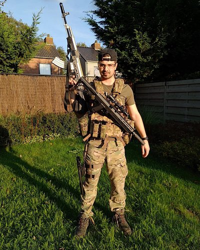 Locked and loaded 🔫 #airsoft #airsoftbelgium🇧🇪 #airsoftbe #airsoftnation #airsoftteam